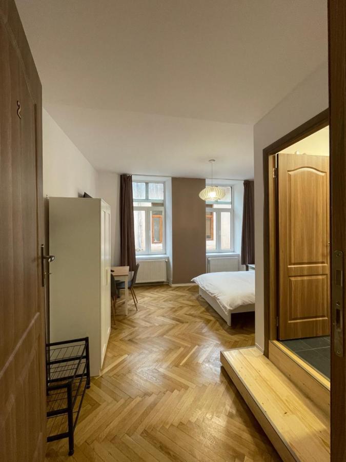 Schei Central Studios In The Heart Of Brasov Exterior photo